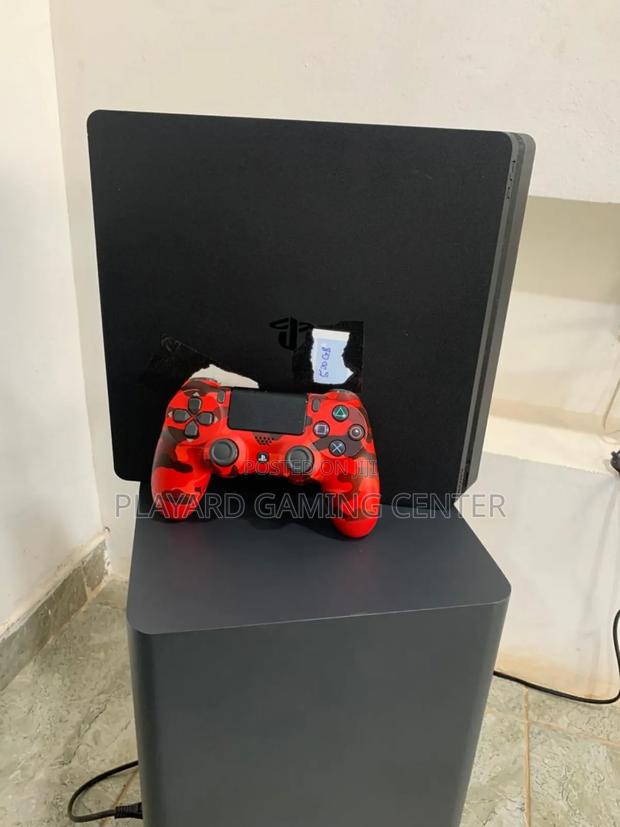 Playstation 4 Slim With 7 Games · Photo 2