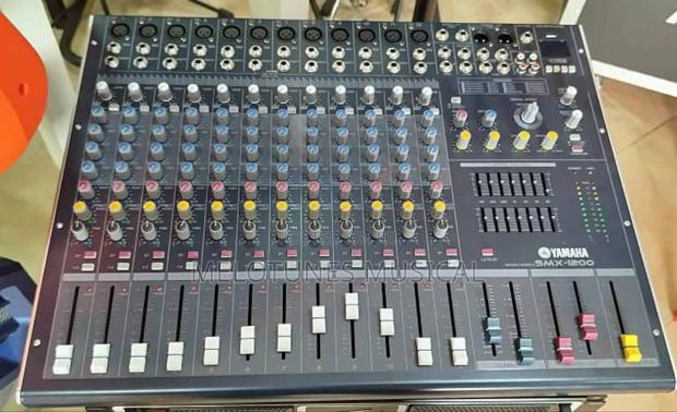 Yamaha SMX-1200 12-Channel Professional Audio Mixer, · Photo 2