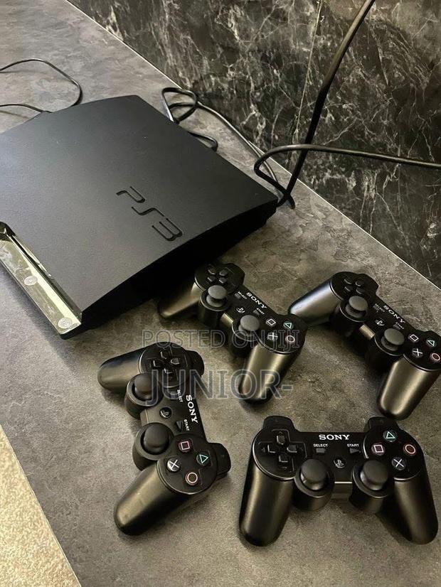 Ps3 Loaded With 10 Games 2 Controllers · Photo 2