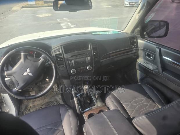 Mitsubishi Pajero 2014 White photo 3