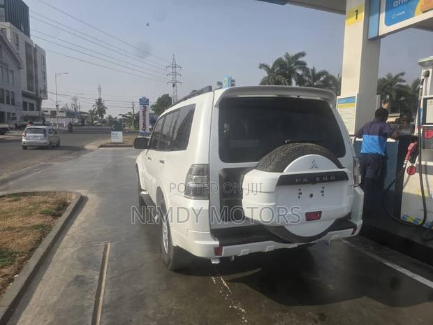 Mitsubishi Pajero 2014 White photo 2
