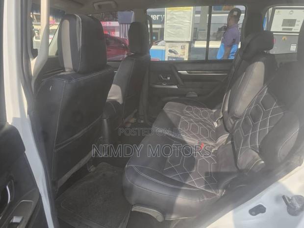 Mitsubishi Pajero 2014 White photo 4