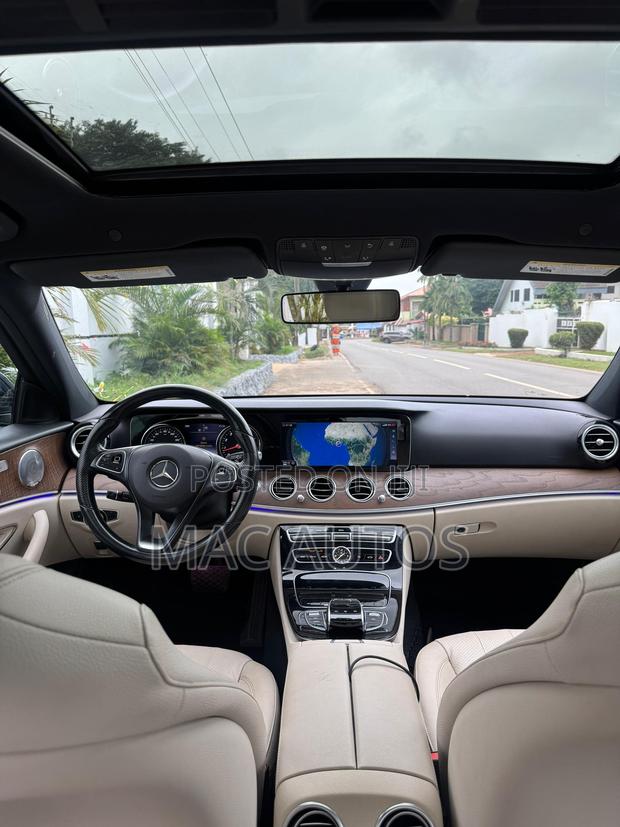 Mercedes-Benz E300 Base RWD Sedan (2.0L 4cyl 9A) 2017 Blue photo 9