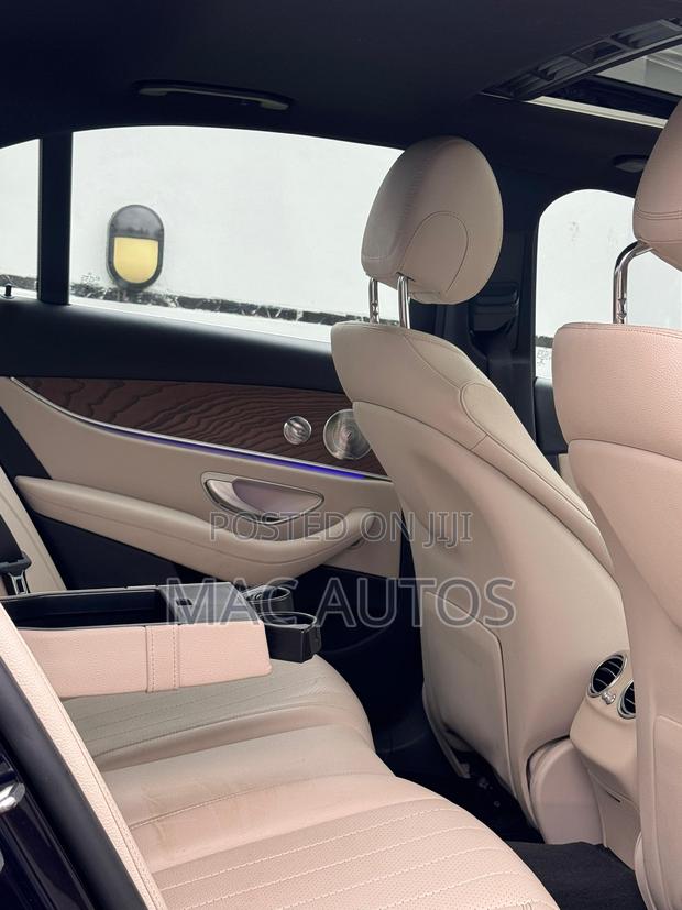 Mercedes-Benz E300 Base RWD Sedan (2.0L 4cyl 9A) 2017 Blue photo 8