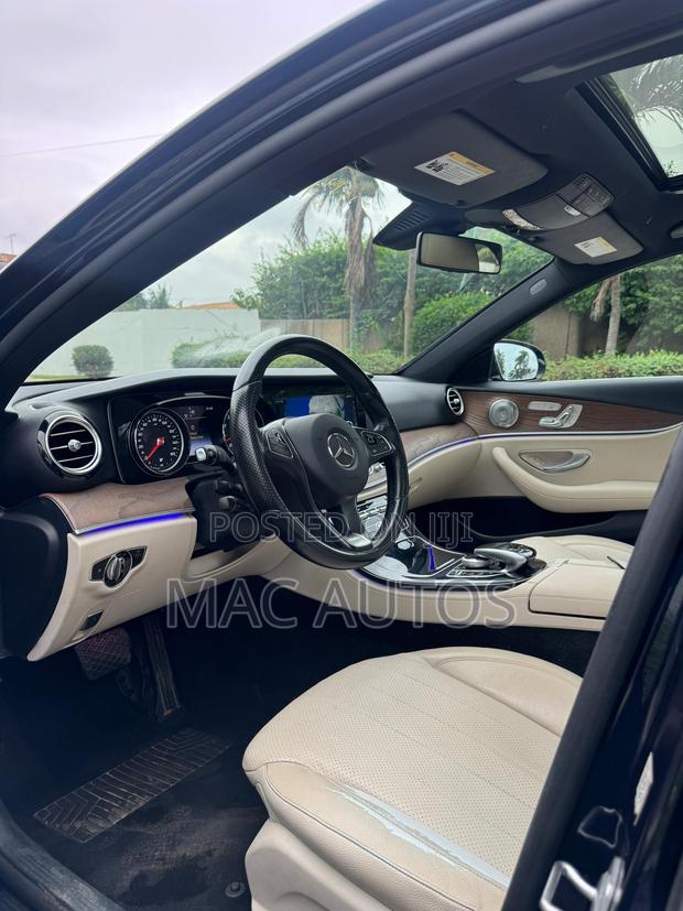 Mercedes-Benz E300 Base RWD Sedan (2.0L 4cyl 9A) 2017 Blue photo 7