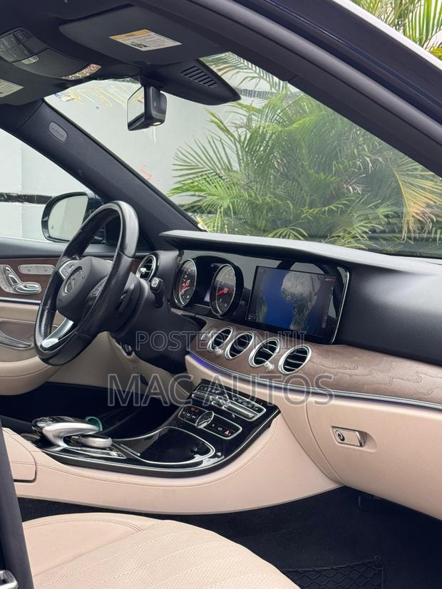 Mercedes-Benz E300 Base RWD Sedan (2.0L 4cyl 9A) 2017 Blue photo 6