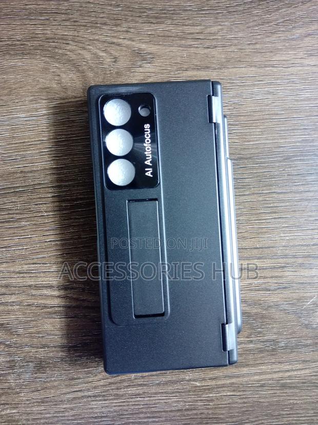 Z Fold 6 Cases With a Stand and a Screen Protector · Photo 4