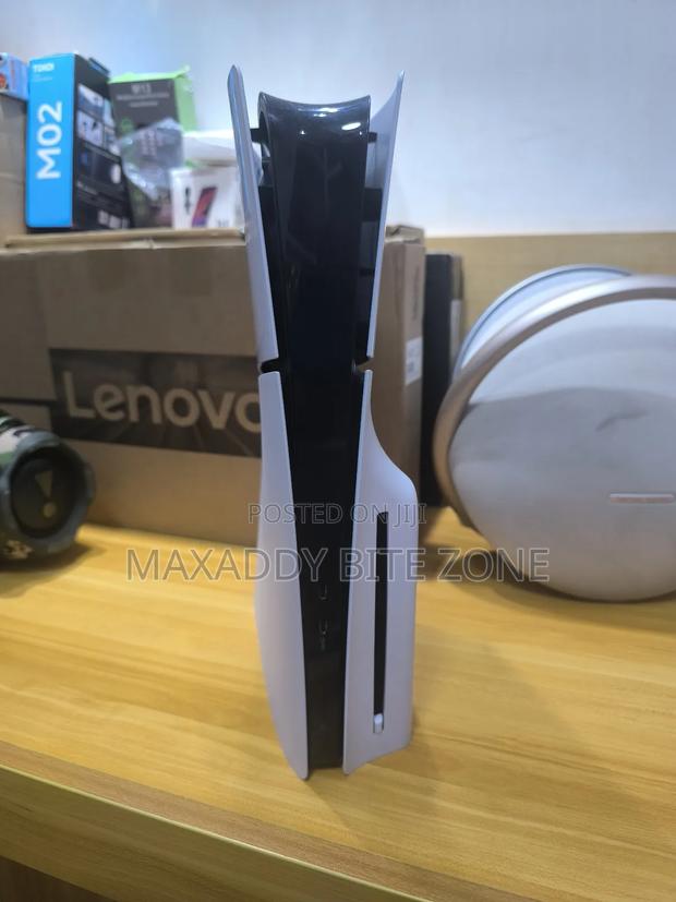 Ps5 Slim Digital With One Controller and 9 Offline Games photo 2