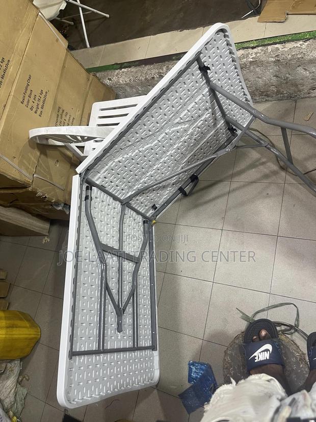 8-Seater Foldable Table photo 4