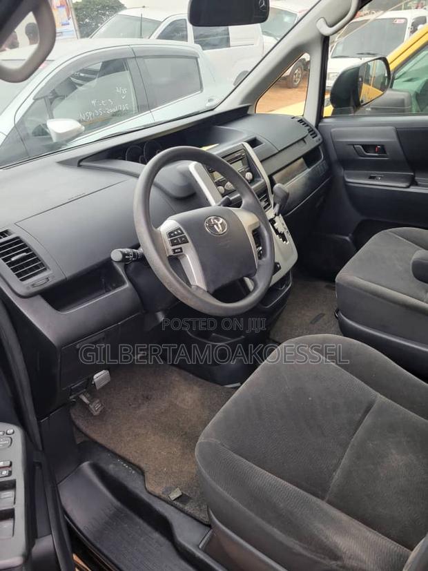 Toyota Voxy 2010 Black