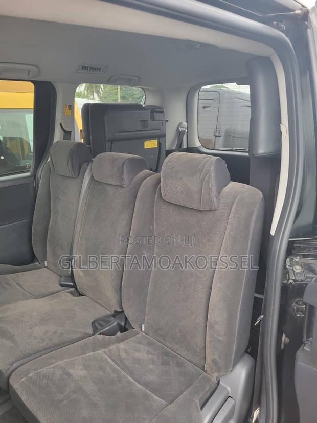 Toyota Voxy 2010 Black