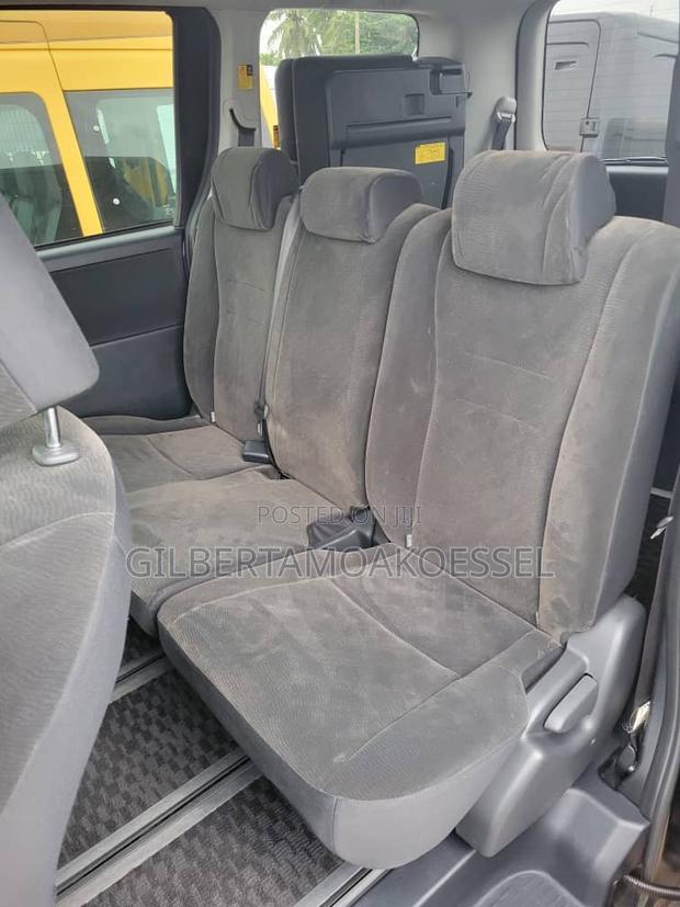 Toyota Voxy 2010 Black