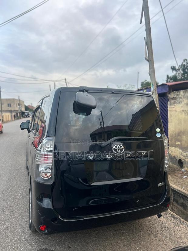 Toyota Voxy 2010 Black