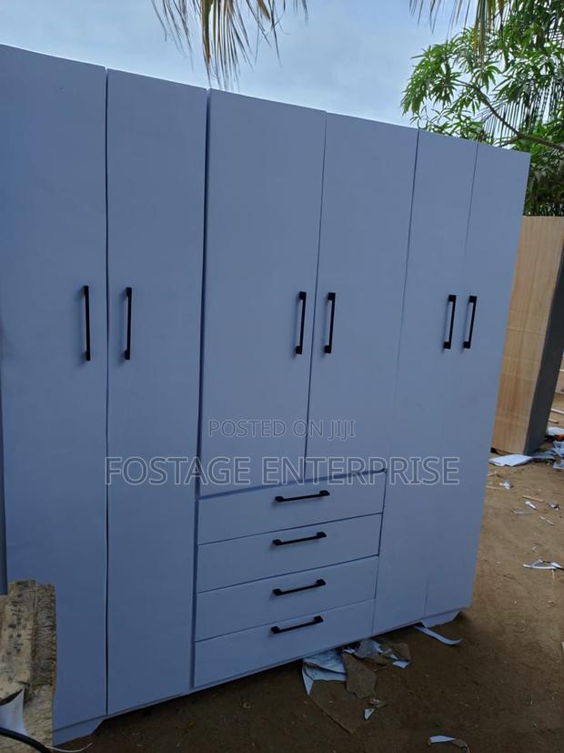 Strongly Designed Stylish Wardrobe · Photo 2