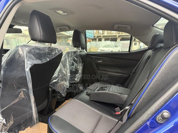 Toyota Corolla SE Special Edition 4dr Sedan (1.8L 4cyl CVT) 2017 Blue