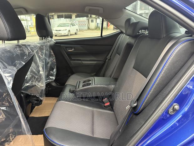 Toyota Corolla SE Special Edition 4dr Sedan (1.8L 4cyl CVT) 2017 Blue