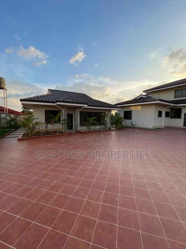 6bdrm Mansion in Rightkey, Kumasi Metropolitan for sale · Photo 3