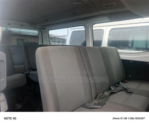 Nissan Caravan (Urvan) 2000 White photo 5