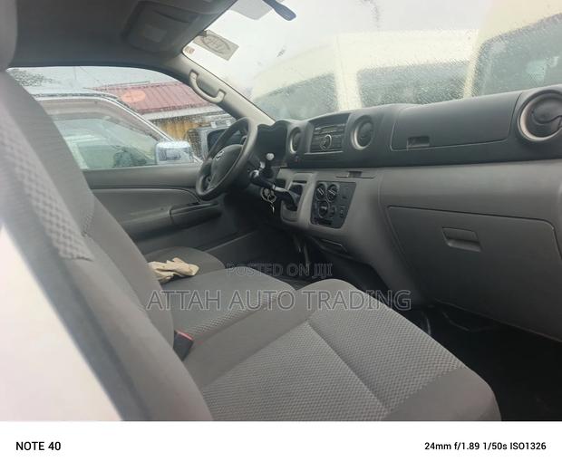Nissan Caravan (Urvan) 2000 White photo 6