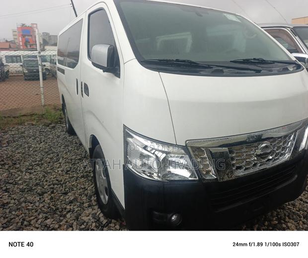 Nissan Caravan (Urvan) 2000 White