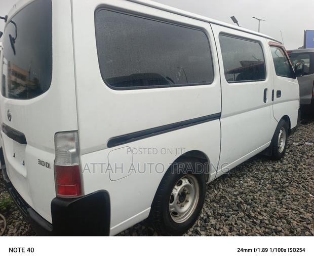 Nissan Caravan (Urvan) 2000 White photo 8