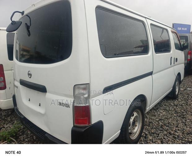 Nissan Caravan (Urvan) 2000 White photo 9