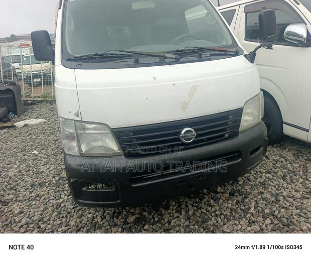 Nissan Caravan (Urvan) 2000 White photo 10