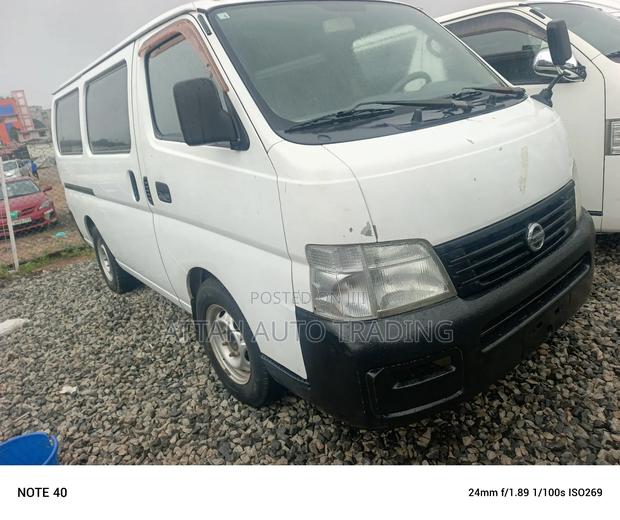 Nissan Caravan (Urvan) 2000 White photo 11