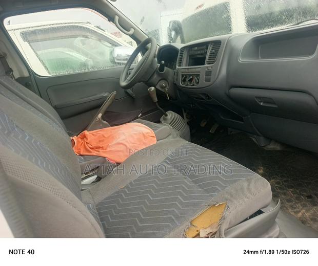 Nissan Caravan (Urvan) 2000 White photo 12