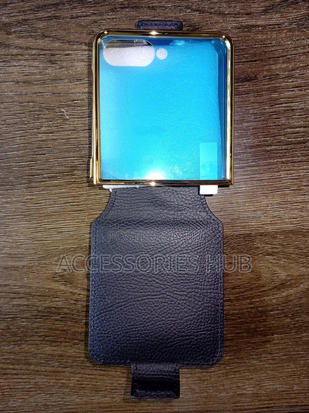 Z Flip 7 Quality Leather Case With Ring And Screen Protector · Photo 4