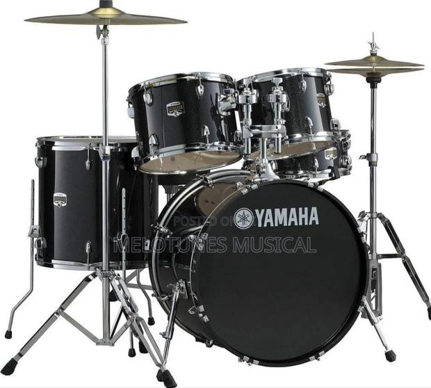 Yamaha Professional Black 5-Piece Drumset · Photo 2