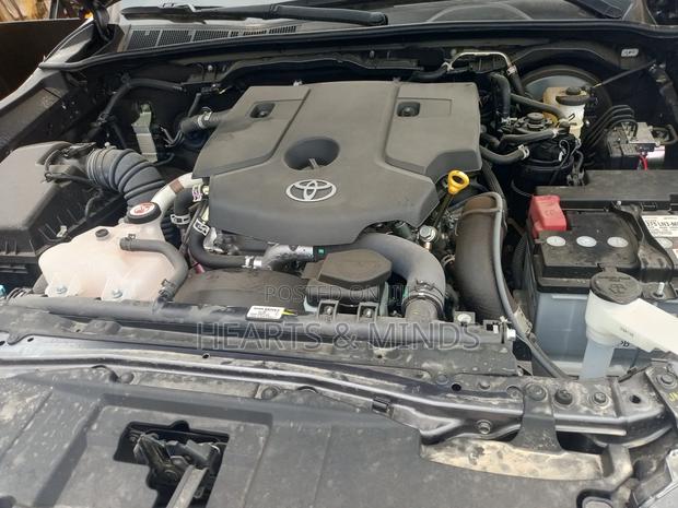 New Toyota Hilux 2025 Gray photo 14