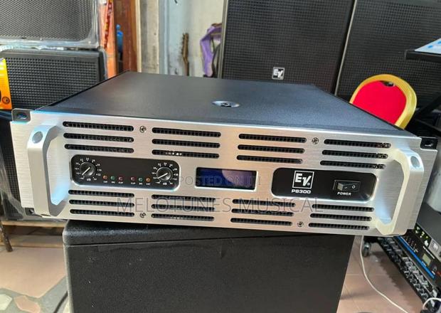 Ev P8300 Power Amplifier · Photo 2