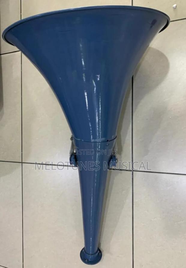 Pair of Megaphone Horns With 200watt Magnet · Photo 2