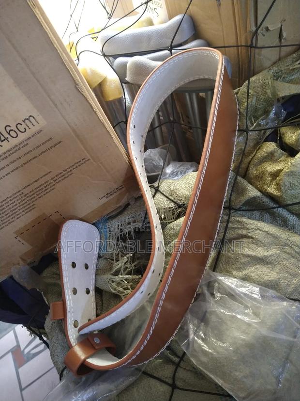 Leather Weight Lifting Belt · Photo 2
