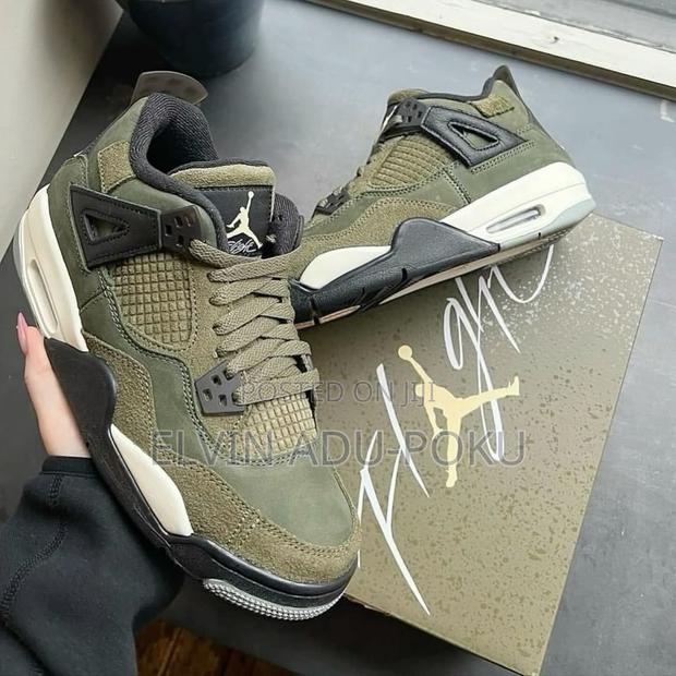 Air Jordan 4 Craft "Medium Olive" Sneakers · Photo 3