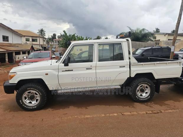 Toyota Land Cruiser 2020 White photo 2