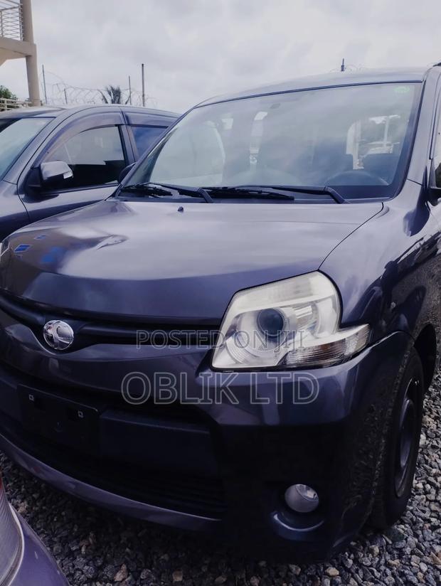 Toyota Sienta 1.5 AWD 2013 Gray