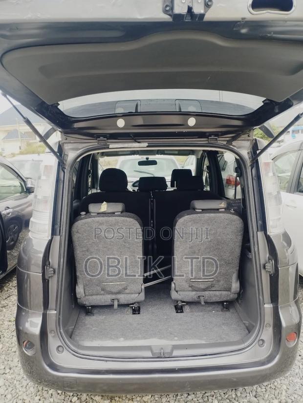 Toyota Sienta 1.5 AWD 2013 Gray