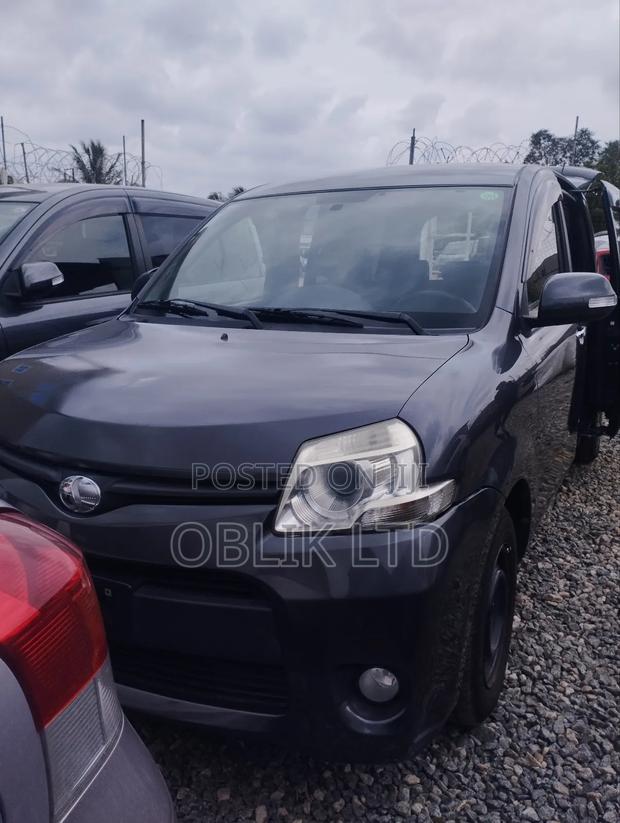 Toyota Sienta 1.5 AWD 2013 Gray