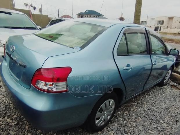 Toyota Belta 2011 Gray