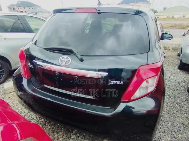 Toyota Vitz 1.3 FWD 5dr 2014 Black