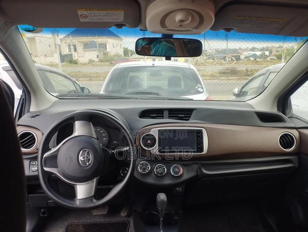 Toyota Vitz 1.3 FWD 5dr 2014 Black