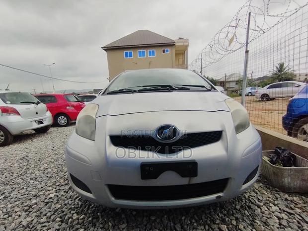 Toyota Vitz 1.3 AWD 5dr 2010 Gray