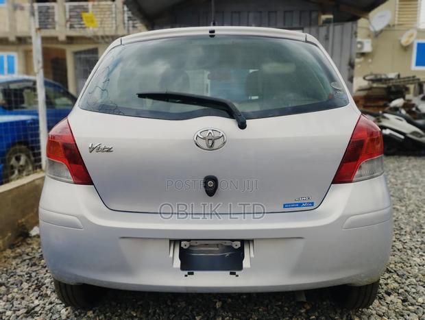 Toyota Vitz 1.3 AWD 5dr 2010 Gray