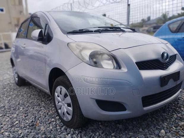 Toyota Vitz 1.3 AWD 5dr 2010 Gray