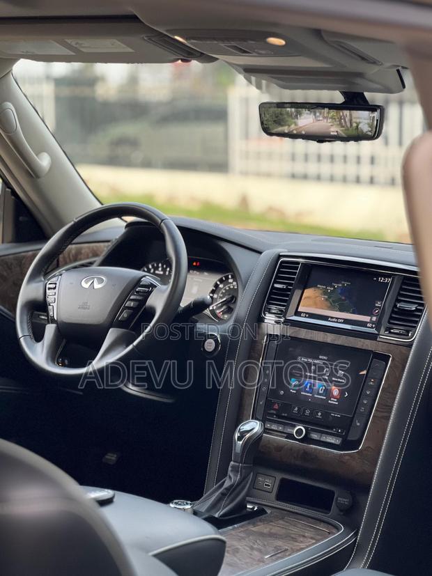 Infiniti QX80 PREMIUM SELECT 2021 Black photo 2