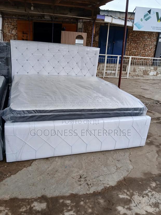 Queen's Bed · Photo 2