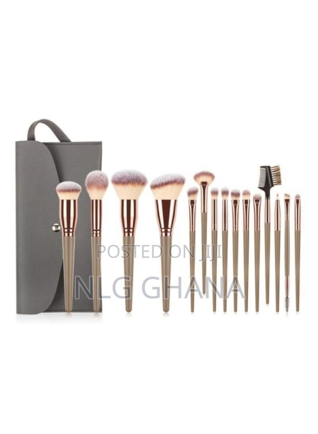 15 PCS Makeup Brush Set With Case. Tvx25494 · Photo 2