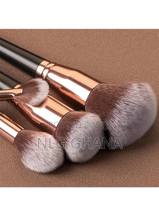 15 PCS Makeup Brush Set With Case. Tvx25494 · Photo 4